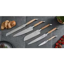 LAGUIOLE BY HAWS Knivsæt 5 knive - egetræ Forudbestilling - forventes på lager midt i april 2026 - 