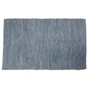LA FINESSE Læder/skind kludetæppe 120 x 180 cm - lys blå - TILBEHØR