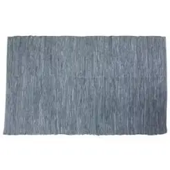 LA FINESSE Læder/skind kludetæppe 120 x 180 cm - lys blå - 