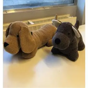 DACORE Dørstopper hund fløjl - ass farver - DIVERSE